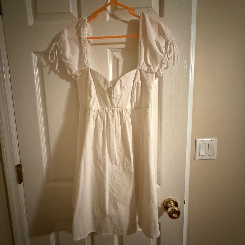 White Abercrombie & Fitch mini dress with puff sleeves